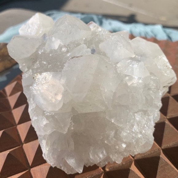 Gnome Crystal, Apophyllite Cluster, Face Shapes - Picture 7 of 9